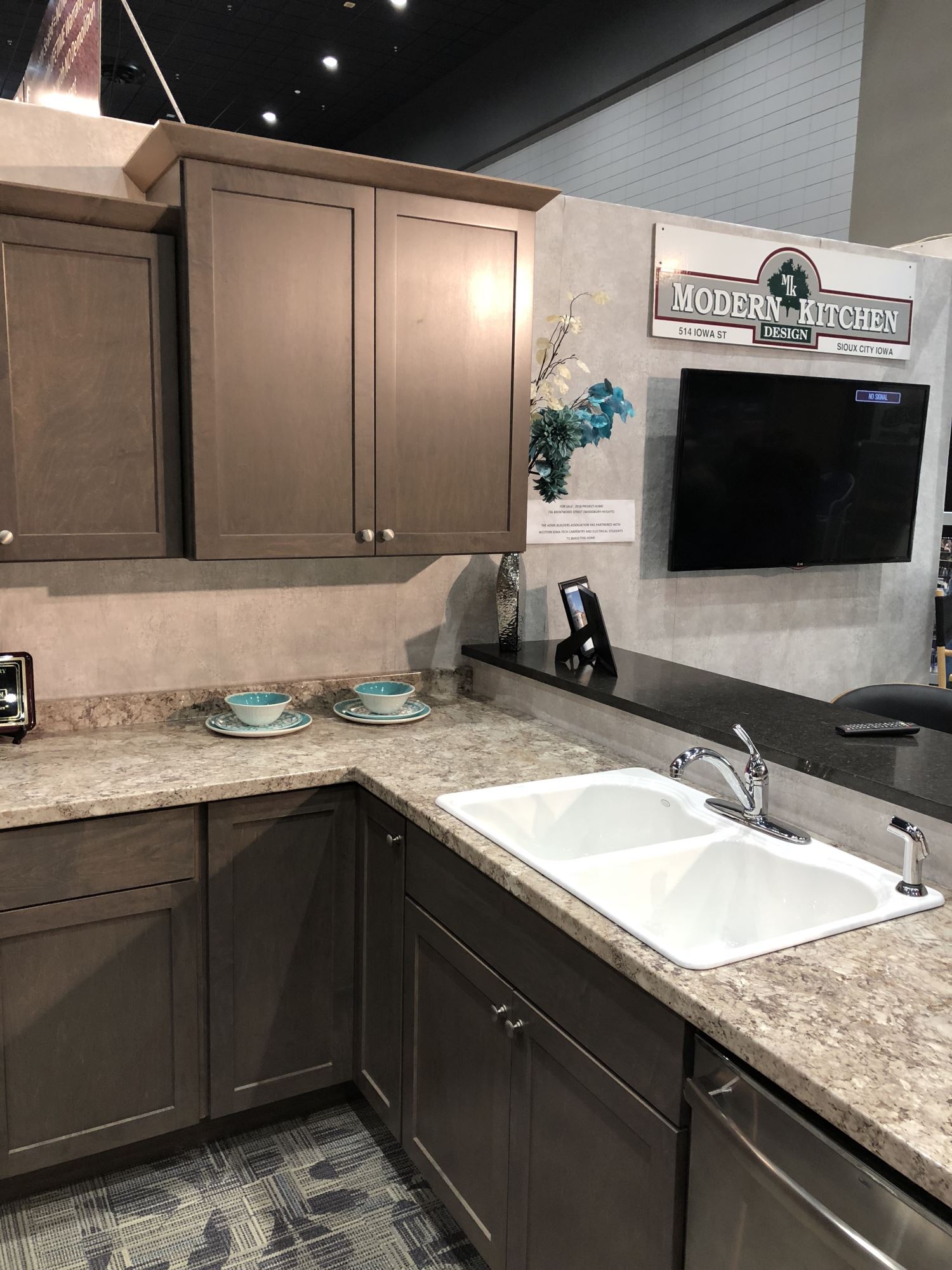 Modern Kitchen Design Displays at Sioux City, IA Home Show - VT